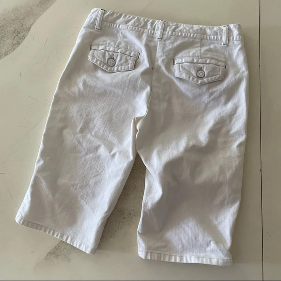 Theory White Biker Shorts - Size 2 - Picture 2 of 6